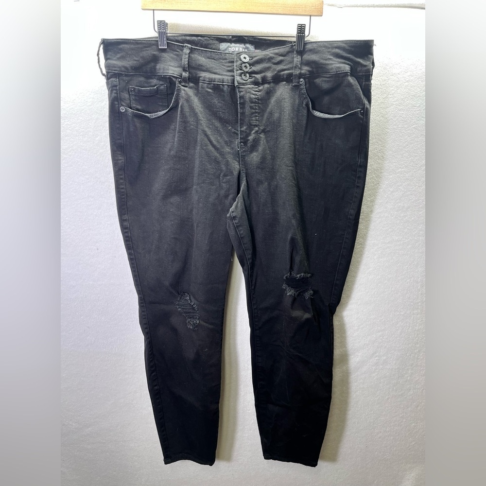 Torrid Distressed Black Jegging Jeans Womens 24W‎ Plus size Stretch Denim 2319